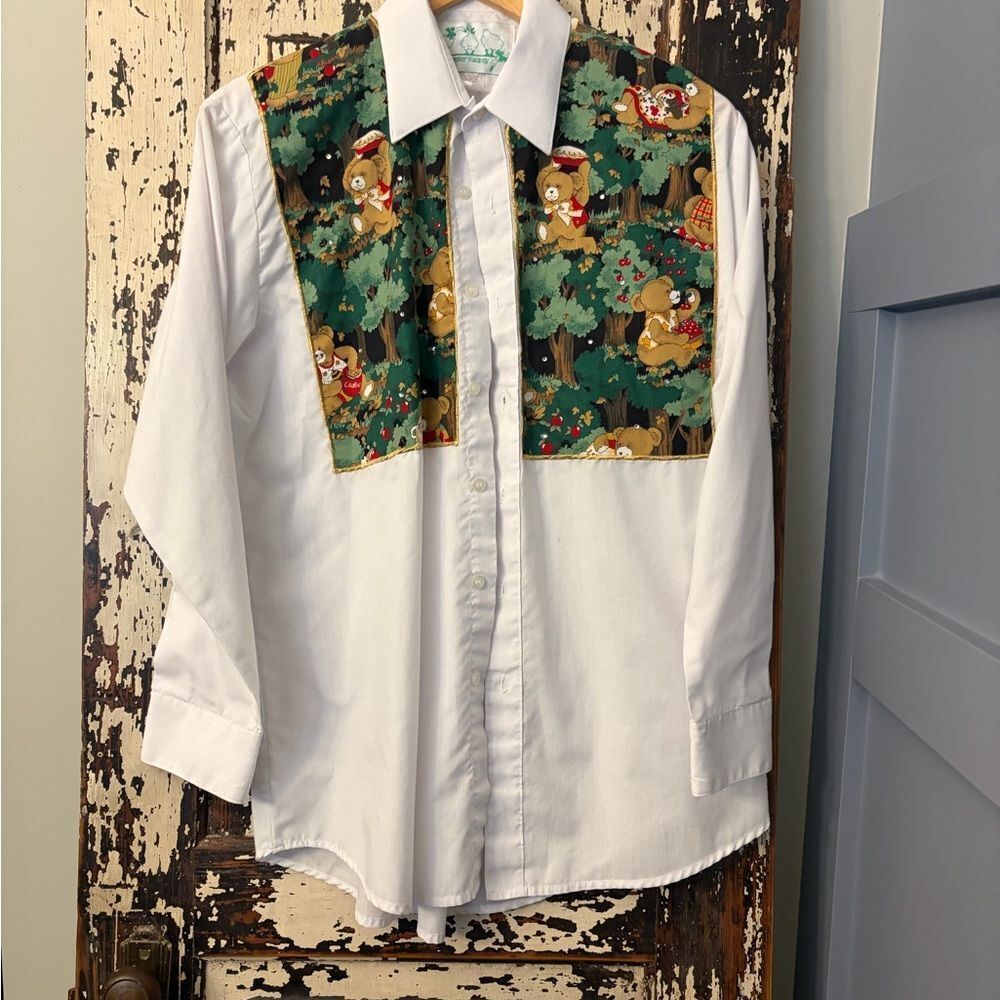 Quacker Factory Teddy Bear and pie vintage White Shirt with Green Embroidery. L